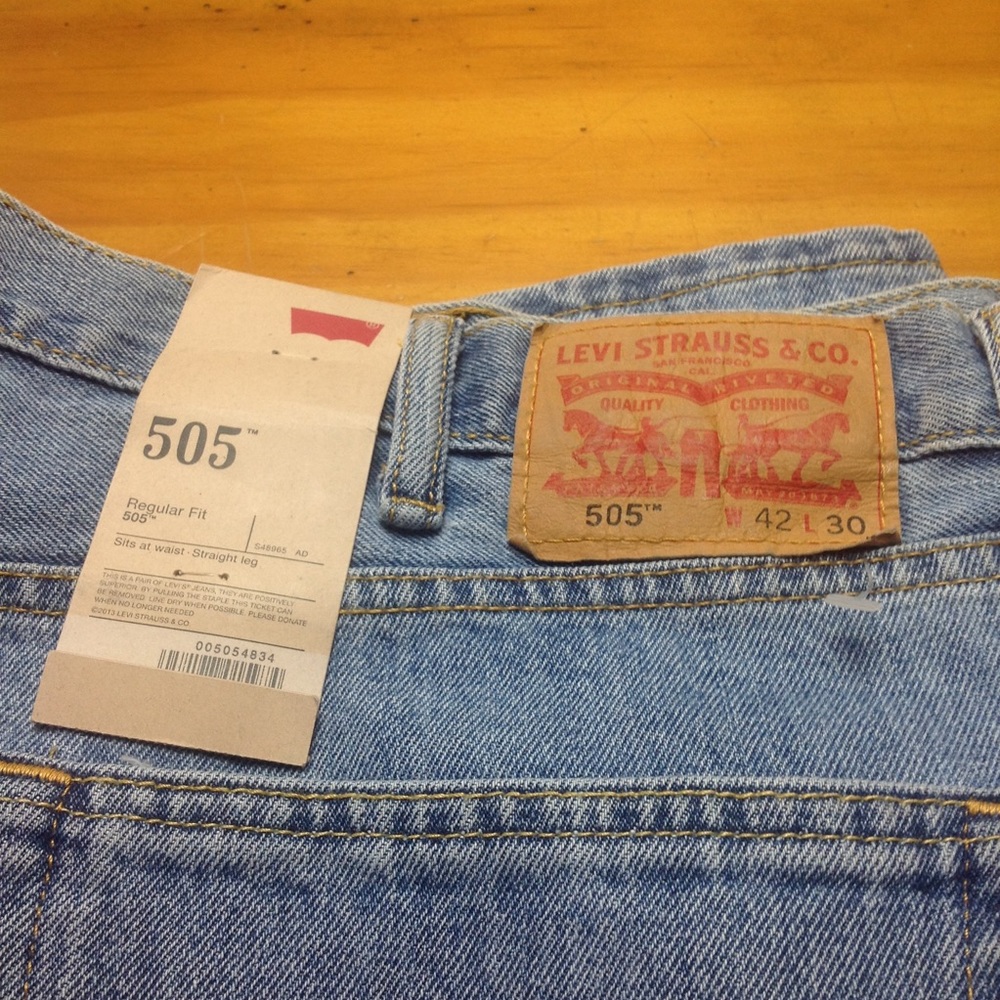 Levis Jean 505 size 42x30 Straight Leg Regular Fit